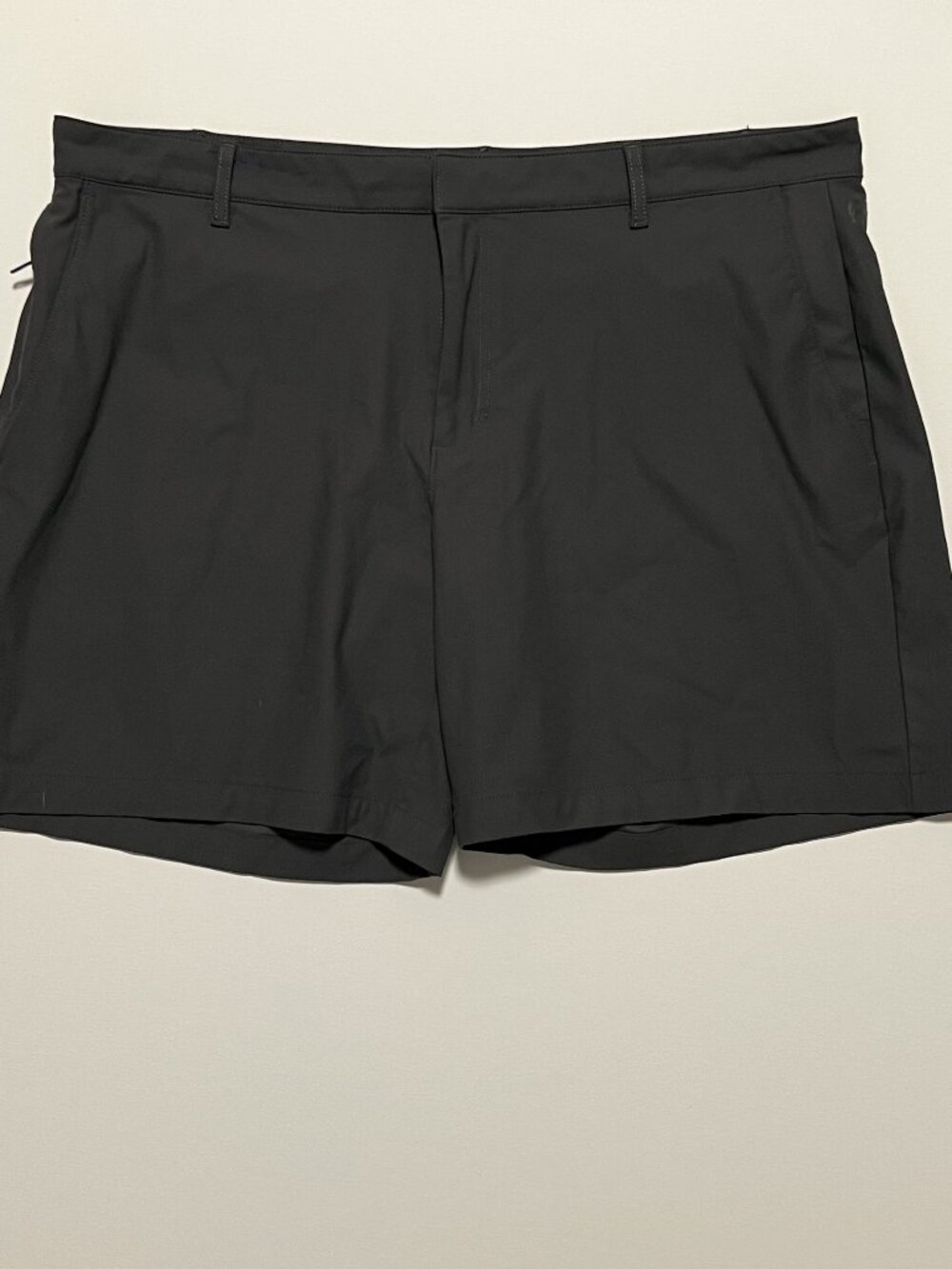Fabletics Shorts Golf 4 Way Stretch Preppy Casual Gray Men's size 42